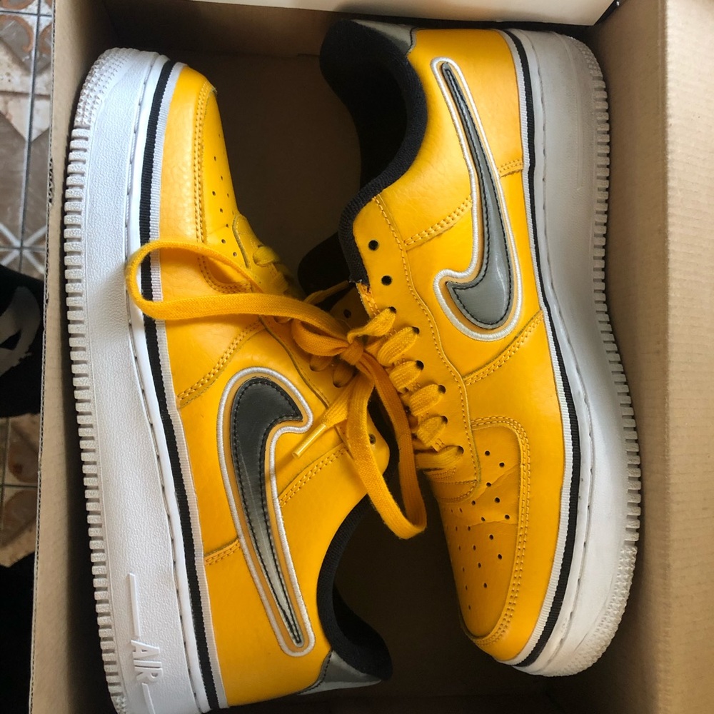 SOLD Nike airforce NBA collab